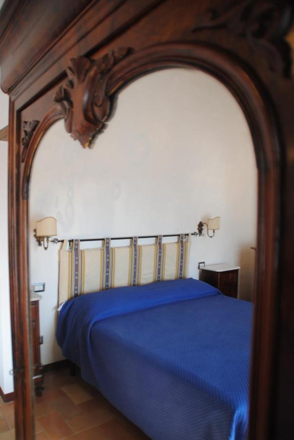 B&B Ponte La Pietra กุบบีโอ ภายนอก รูปภาพ